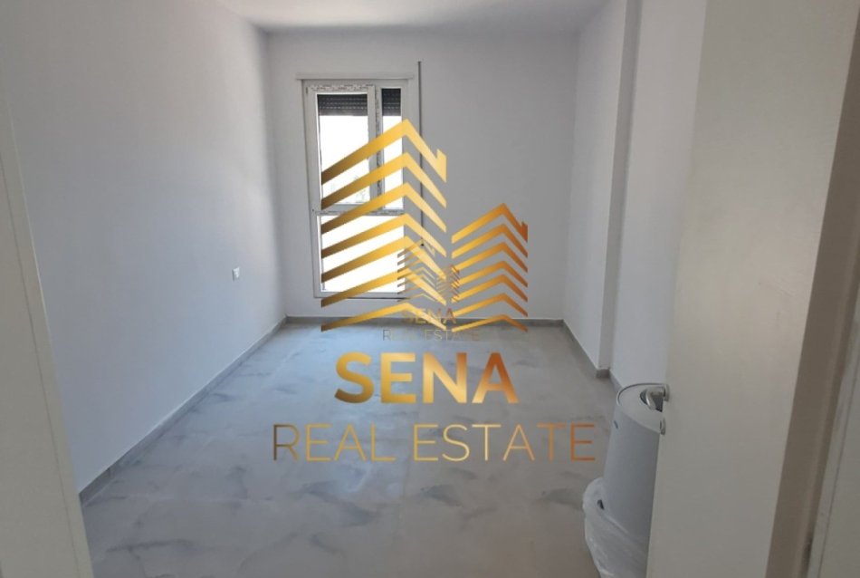 Tirane, jepet me qera apartament 1+1 Kati 5, 65 m² 450 € (Rruga Robert Shvarc)