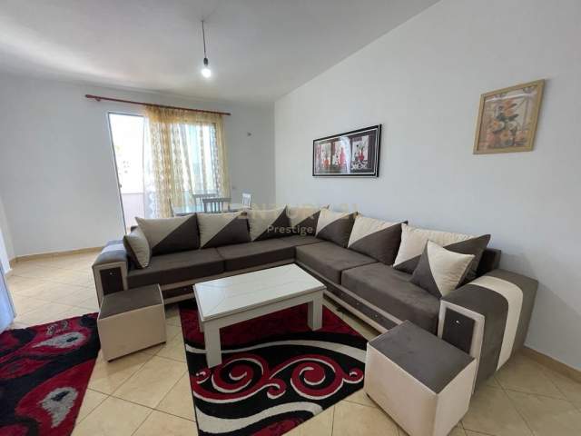 Tirane, jepet me qera apartament 2+1 Kati 4, 90 m² 350 Euro (Besim Alla)