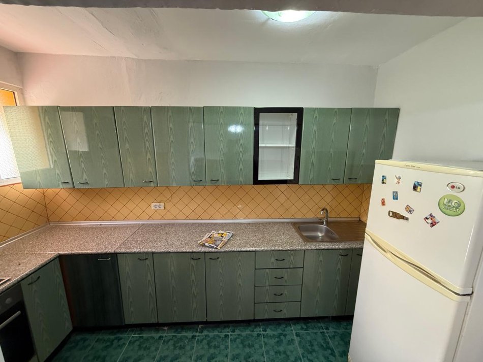 Tirane, shitet apartament 2+1 Kati 2, 72 m² 115.000 € (rruga kostaq cipo)