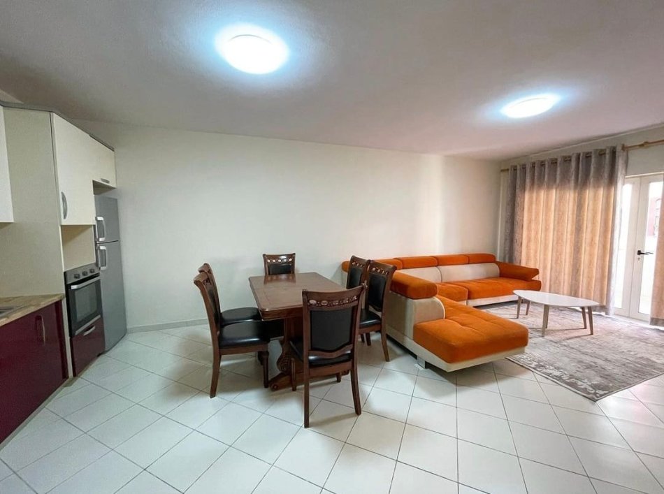 Tirane, jepet me qera apartament 2+1 Kati 4, 90 m² 550 € (astir)