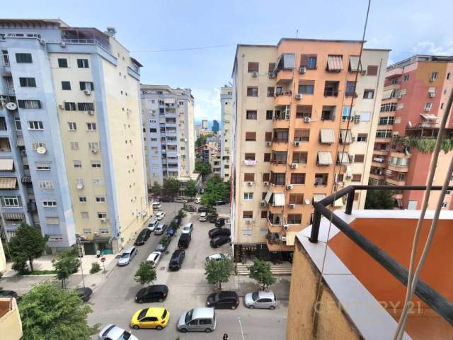 Tirane, jepet me qera apartament 1+1+A+BLK Kati 7, 93 m² 400 Euro (Komuna Parisit)