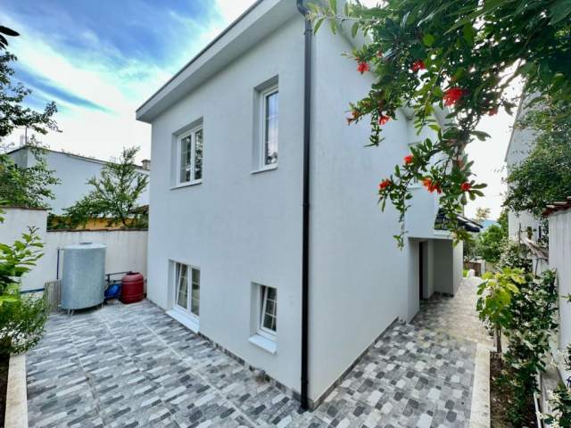 Lista e ofertave - Objekte ne shitje 3+1 Kati 2, 525 m² 1500 Euro
