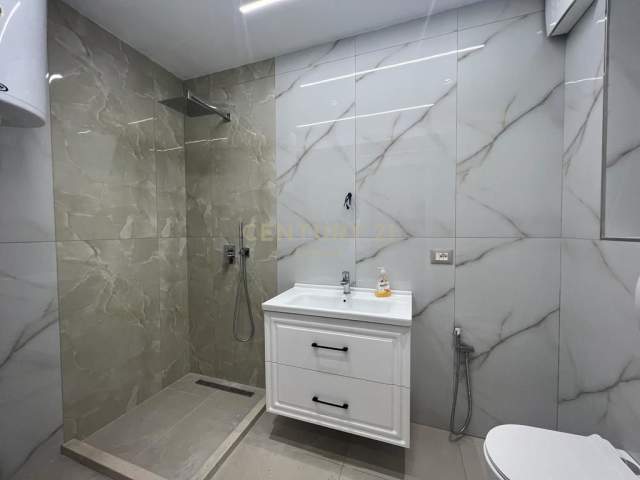 Tirane, shitet apartament 2+1+A+BLK Kati 2, 117 m² 230.000 Euro (Prane Gjimnazit Petronini,Sheshi Willson)