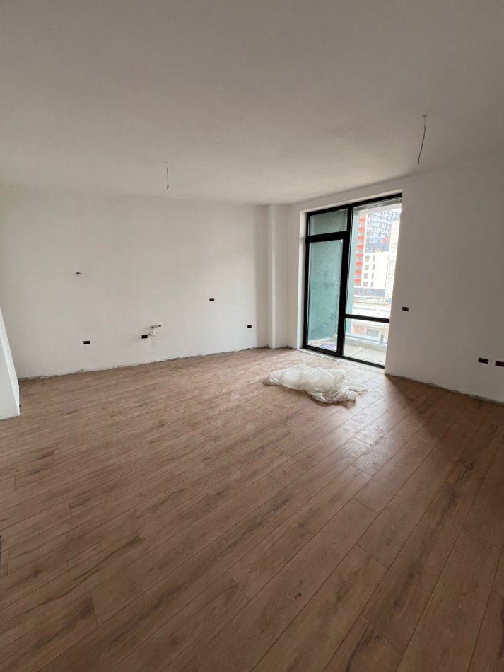 Tirane, shitet apartament 3+1+Aneks+Ballkon Kati 2, 157 m² 243.000 € (bulevardi i ri)