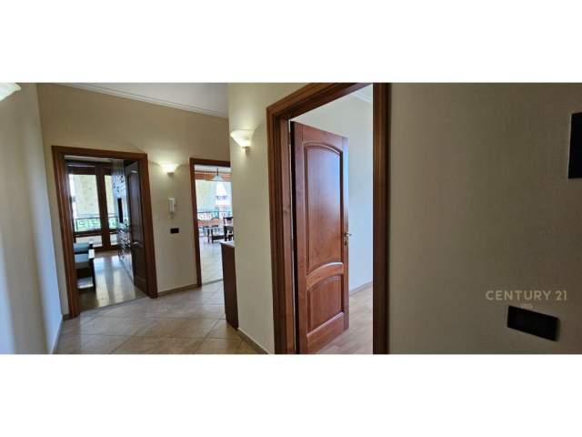 Tirane, jepet me qera 1.100 Euro