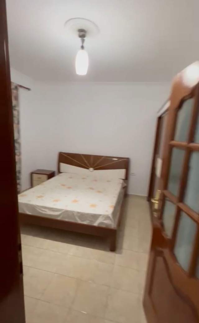 Tirane, jepet me qera apartament 1+1+BLK Kati 4, 65 m² 35.000 Leke (rruga 5 Maj)