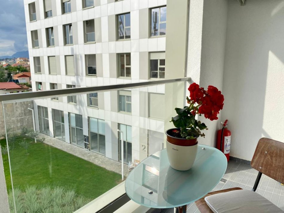 Tirane, jepet me qera apartament 1+1+Ballkon Kati 3, 60 m² 450 € (Rruga siri kodra , kompleksi siri1)