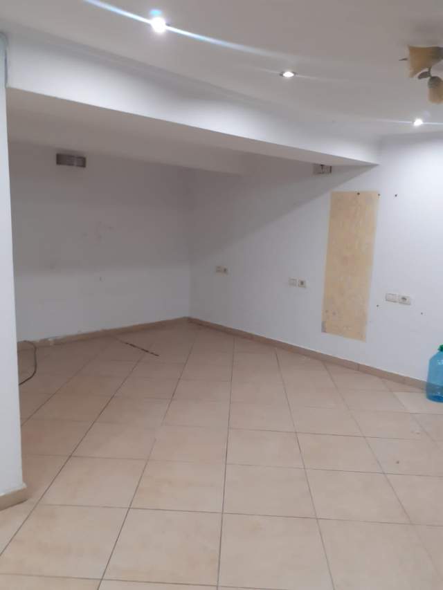 Tirane, jepet me qera ambjent biznesi Kati 0, 40 m² 30.000 Leke (rruga Dora Distria)