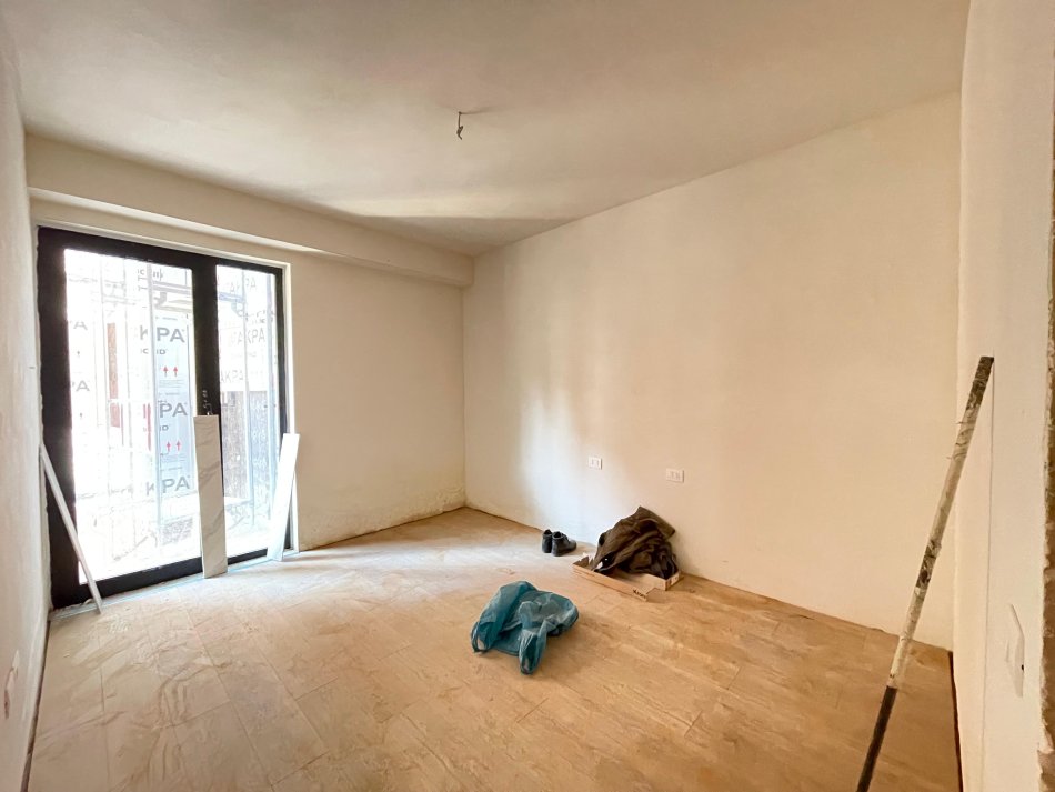 Tirane, shitet apartament 2+1 , 97 m² 122.000 € (Prane Vila L)