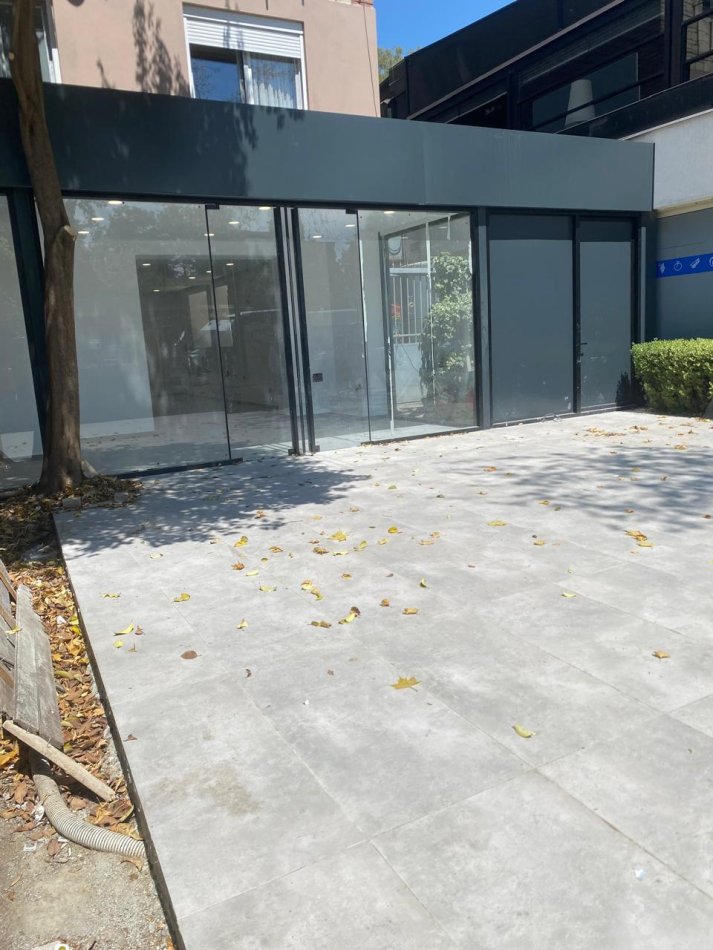 Tirane, jepet me qera ambjent biznesi Kati 0, 160 m² 2.500 € (bryli)