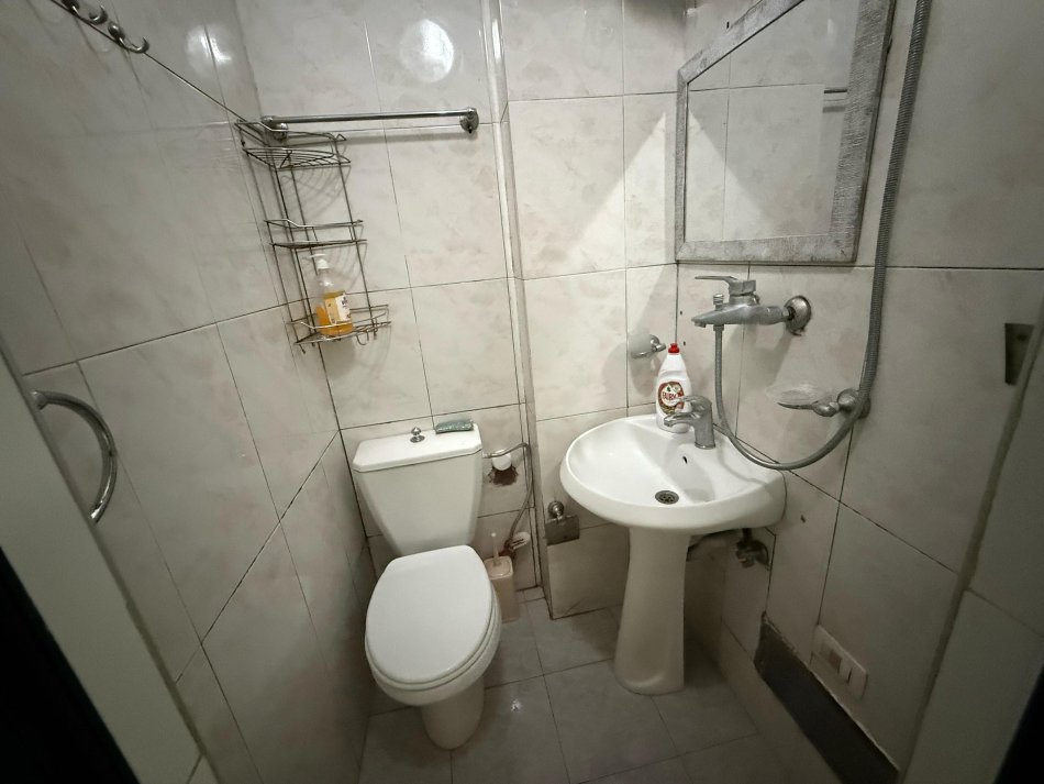 Tirane, jepet me qera garsonier 1+1 Kati 2, 50 m² 300 € (21 dhjetori)