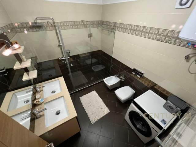 Tirane, jepet me qera apartament 3+1+A+BLK Kati 4, 150 m² 1.500 Euro (Pazari i Ri, Qendër.)