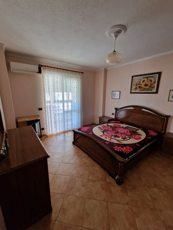 Durres, jepet me qera apartament 2+1+Ballkon Kati 7, 88 m² 400 € (UKD, Durres)