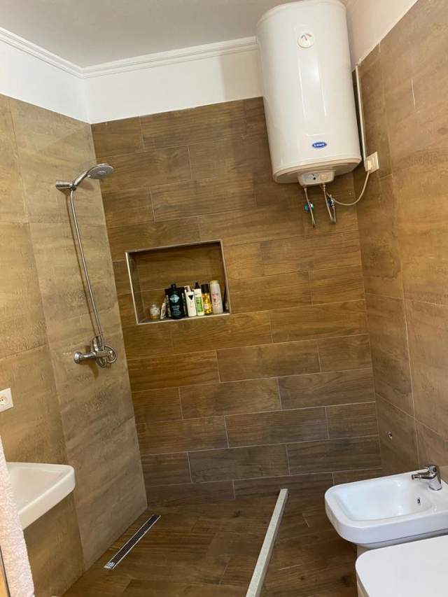 Tirane, jepet me qera apartament 1+1+BLK Kati 2, 72 m² 40.000 Leke (Kopshti Botanik)