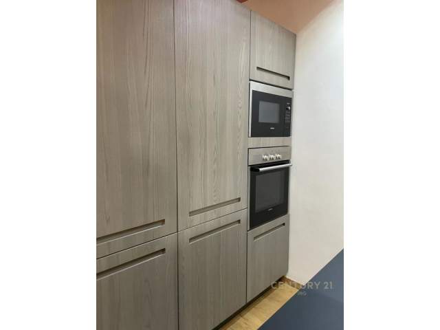 Tirane, jepet me qera apartament Kati 5, 120 m² 1.600 Euro (Prane Coin Tirana, Albania)