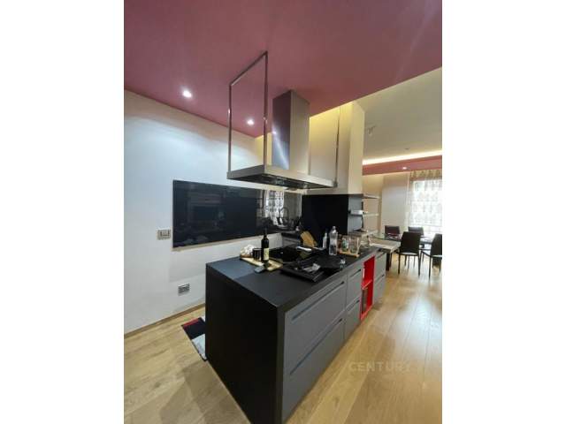 Tirane, jepet me qera apartament Kati 5, 120 m² 1.600 Euro (Prane Coin Tirana, Albania)