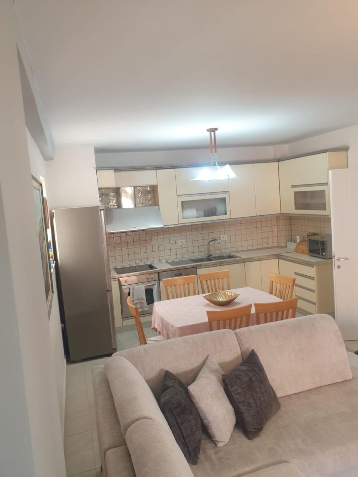 Tirane, jepet me qera apartament 2+1+Aneks+Ballkon Kati 2, 116 m² 700 € (Mozaiku i tiranes , 21 dhjetori, zogu i zi , rruga e kavajes)