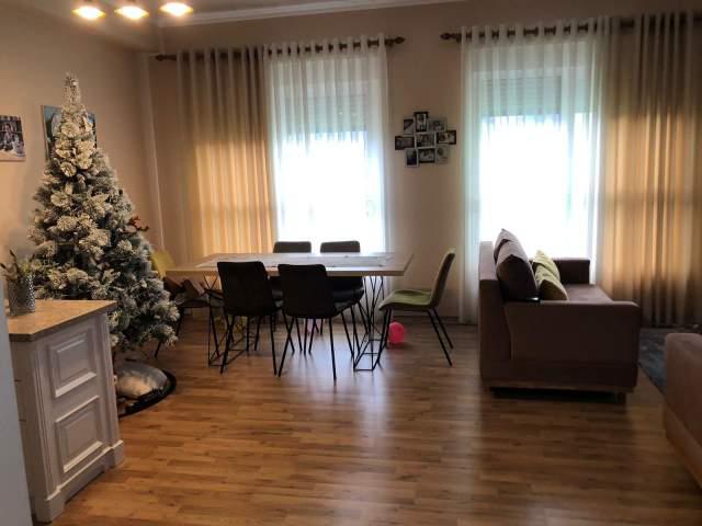 Tirane, jap me qera apartament duplex 2+1+Ballkon Kati 5, 95 m² 450 € (Ali Dem)