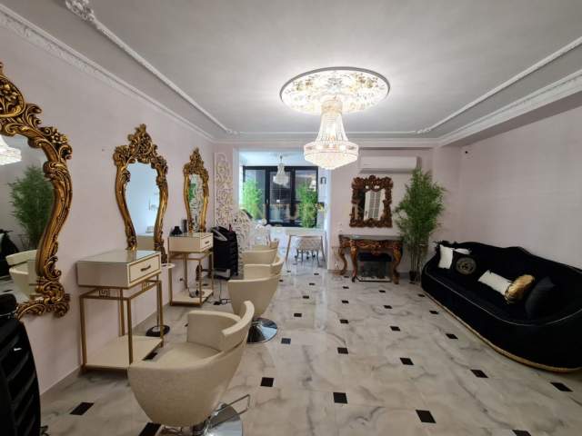 Tirane, jepet me qera ambjent biznesi 3.200 Euro (blloku)