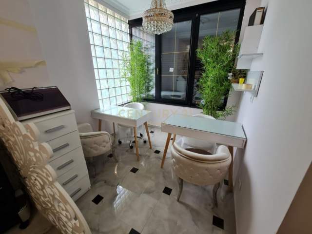 Tirane, jepet me qera ambjent biznesi 3.200 Euro (blloku)