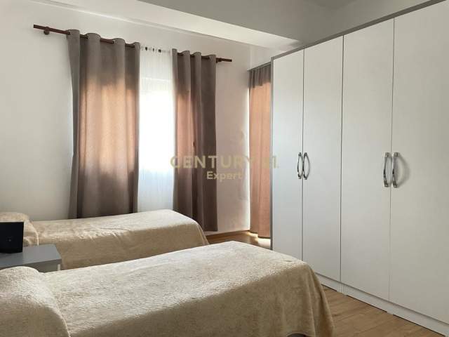 Tirane, jepet me qera apartament 2+1+A+BLK Kati 10, 110 m² 450 Euro (Rruga Dritan Hoxha ,Laprakë)