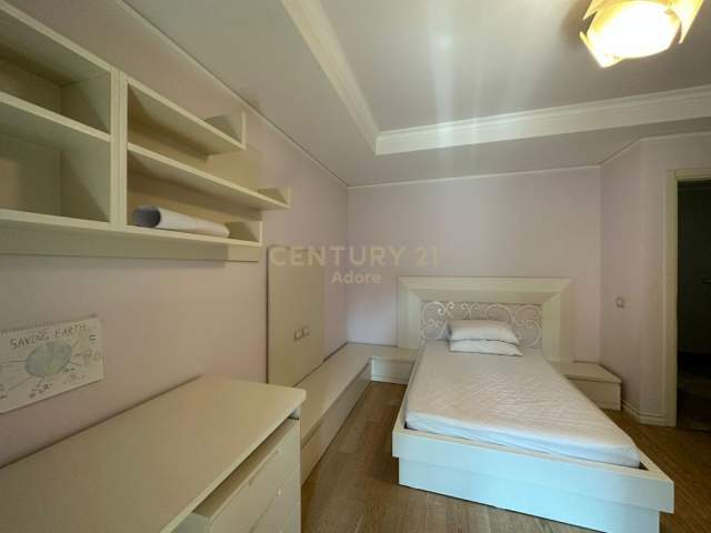 Tirane, jepet me qera apartament 3+1+BLK Kati 5, 179 m² 1800 Euro (Kompleksi Nobis)
