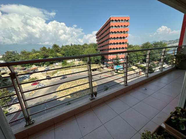 Tirane, jepet me qera apartament 3+1+A+BLK Kati 5, 179 m² 2.100 Euro (Rr. "Sami Frasheri", Liqeni i Tiranës)