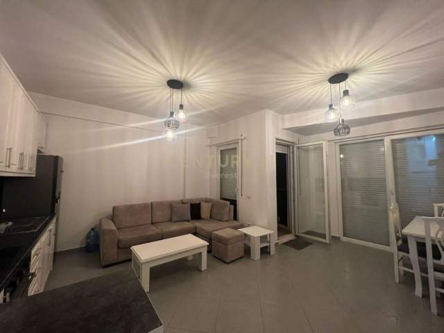 Tirane, jap me qera apartament 2+1 Kati 4, 100 m² 500 Euro (MATERNITETI I RI)