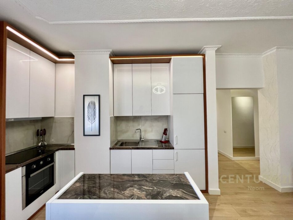 Tirane, shitet apartament 2+1+Aneks+Ballkon Kati 6, 100 m² 275.000 € (ne bllok, pallat i ri)