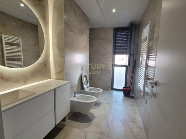 Tirane, jepet me qera apartament 2+1+BLK Kati 5, 95 m² 600 Euro (don bosko)