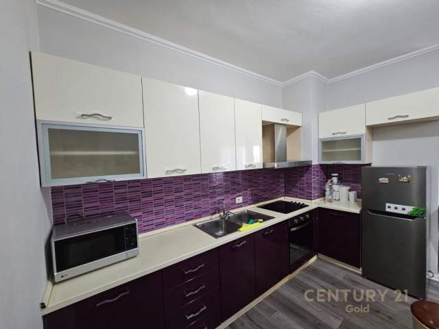 Tirane, jepet me qera apartament 2+1+BLK Kati 5, 110 m² 700 Euro (rruga e barrikadave)