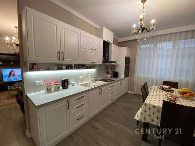 Tirane, jepet me qera apartament 2+1+A+BLK Kati 9, 130 m² 1.200 Euro (rruga e barrikadave)