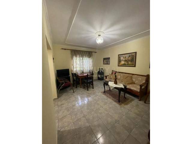 Tirane, jepet me qera apartament 1+1 Kati 1, 55 m² 300 Euro (Porcelan)