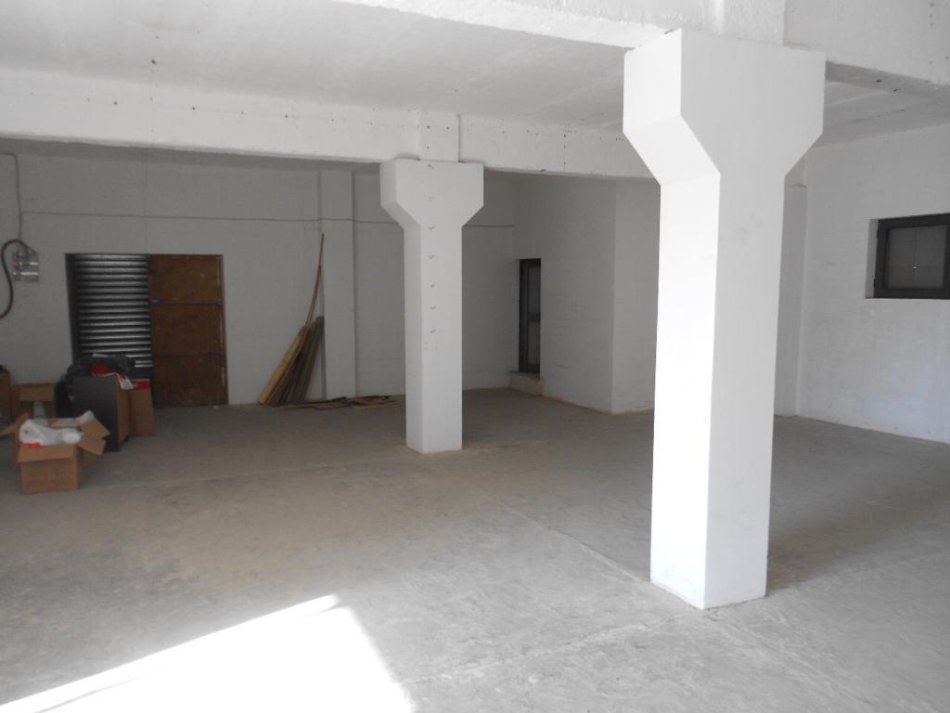 Tirane, jepet me qera ambjent biznesi Kati 0, 410 m² 1.000 € (Siri Kodra)