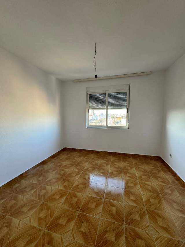 Tirane, jepet me qera apartament 2+1+BLK Kati 7, 86 m² 40.000 Leke (ish Restorant Durresi)