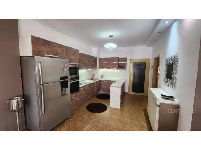Tirane, ofert apartament Kati 4, 113 m² 700 Euro (Tek Radisson Hotel Tirana, Albania)