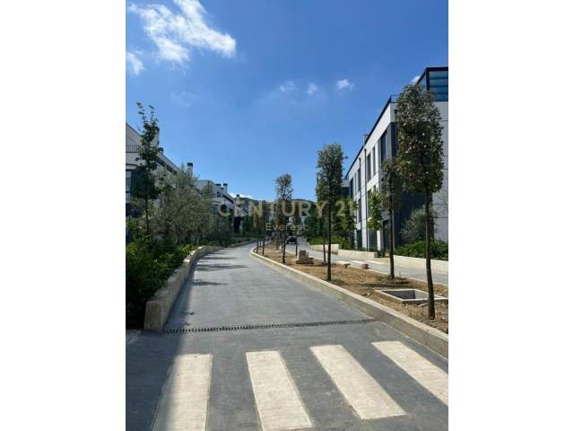 Tirane, shitet apartament 3+1+BLK Kati 1, 141 m² 300.000 Euro (LIQENI THATE)