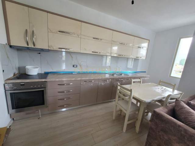 Tirane, jepet me qera apartament 2+1+BLK Kati 4, 92 m² 450 Euro (ish fusha e aviacionit)