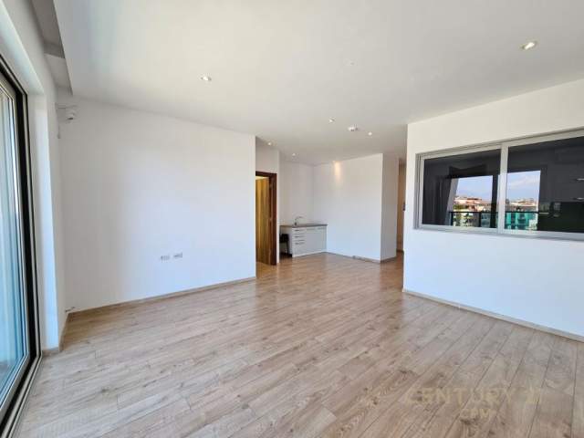 Tirane, jepet me qera ambjent biznesi Kati 9, 95 m² 950 Euro (ambasador 3)