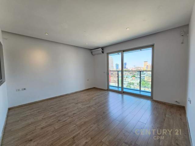Tirane, jepet me qera ambjent biznesi Kati 9, 95 m² 950 Euro (ambasador 3)