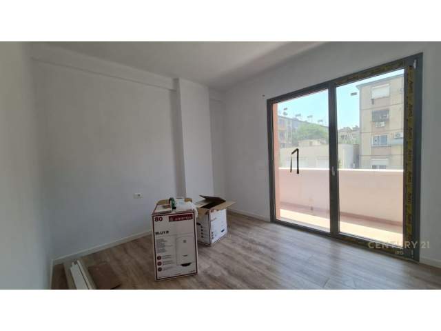 Tirane, jepet me qera ambjent biznesi Kati 1, 100 m² 600 Euro (Rruga e Dibres Tirana, Albania)