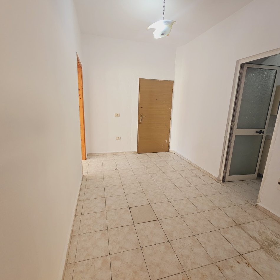 Tirane, shitet apartament 2+1+Ballkon Kati 3, 100 m² 135.000 € (Bulevardi Zhan Dark,prane Ministrise Jashtme)