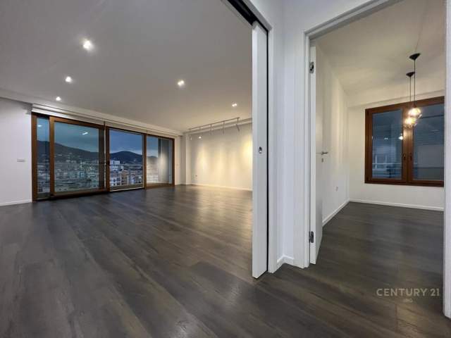 Tirane, ofert zyre Kati 8, 200 m² 2.400 Euro (Tek Kompleksi Delijorgji ,Tirana, Albania)