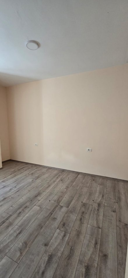 Tirane, jepet me qera apartament 1+1 Kati 2, 65 m² 500 € (myslym shyri)