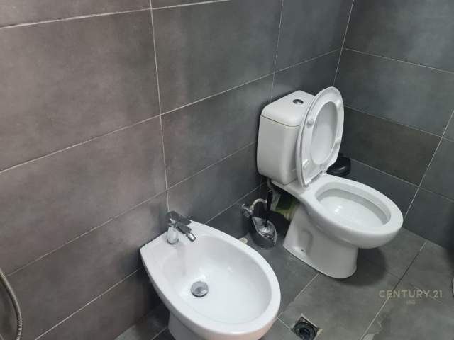Tirane, jepet me qera zyre Kati 1, 34 m² 400 Euro (Myslym Shyri Tirana, Albania)