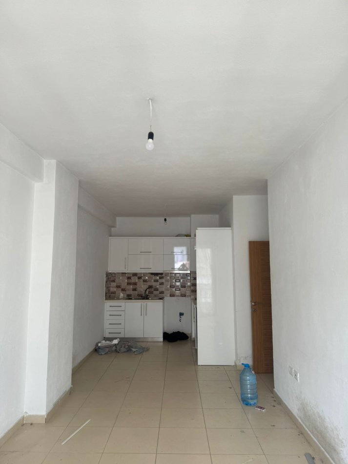 Tirane, jepet me qera apartament 2+1 Kati 6, 85 m² 300 € (Yzberisht)