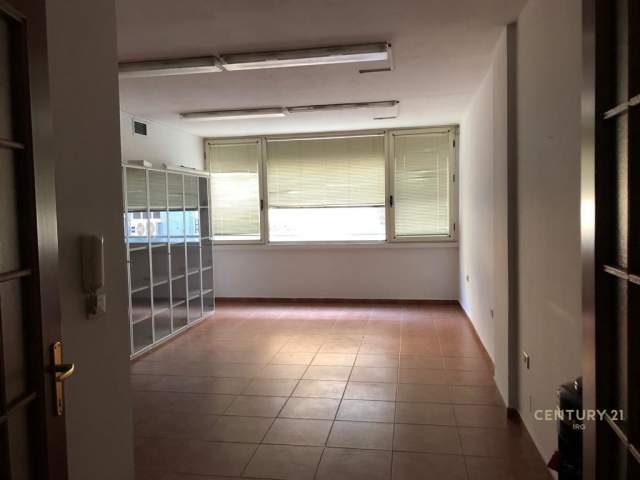Tirane, jepet me qera zyre Kati 4, 80 m² 650 Euro (Rr Nikolla Tupe Tirana, Albania)