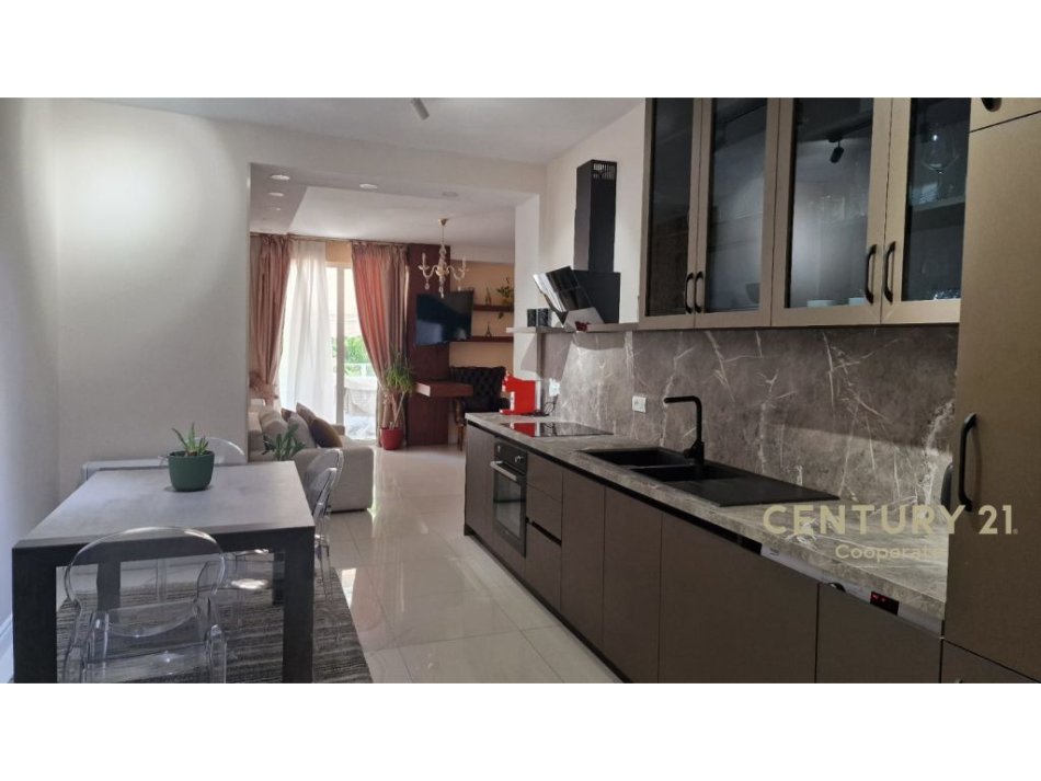 Tirane, shes 4+1 Kati 2, 190 m² 480.000 € 