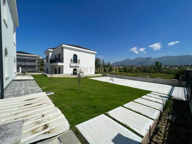 Tirane, shitet Vile 3+1+A+BLK Kati 0, 905 m² 500.000 Euro (MJULLE - BATHORE)