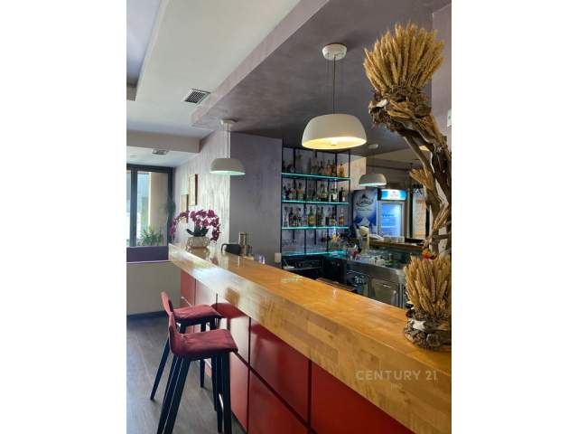 Tirane, jepet me qera ambjent biznesi Kati 0, 183 m² 2.500 Euro (21 Dhjetori Tirana, Albania)